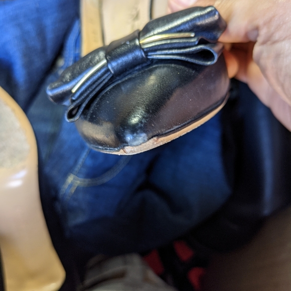 SALVATORE FERRAGAMO Rietta Bow Pointed Toe Pumps - Picture 9 of 10